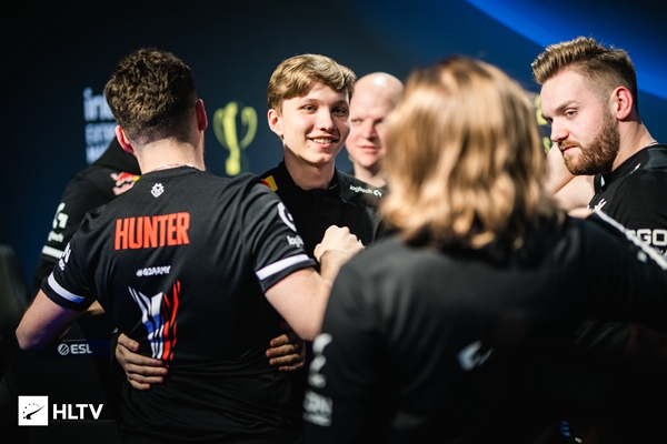 Uzi ：老头杯那个名单的人全参加我只能说那就是世界总决赛